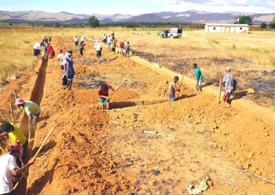 Kopanie fundamentów pod nową szkołę